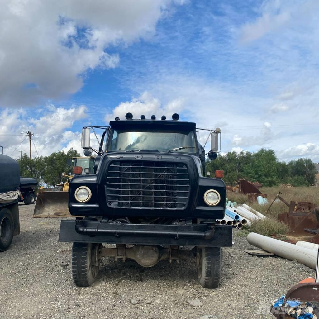Ford 6 x 6 Vandens sunkvežimiai