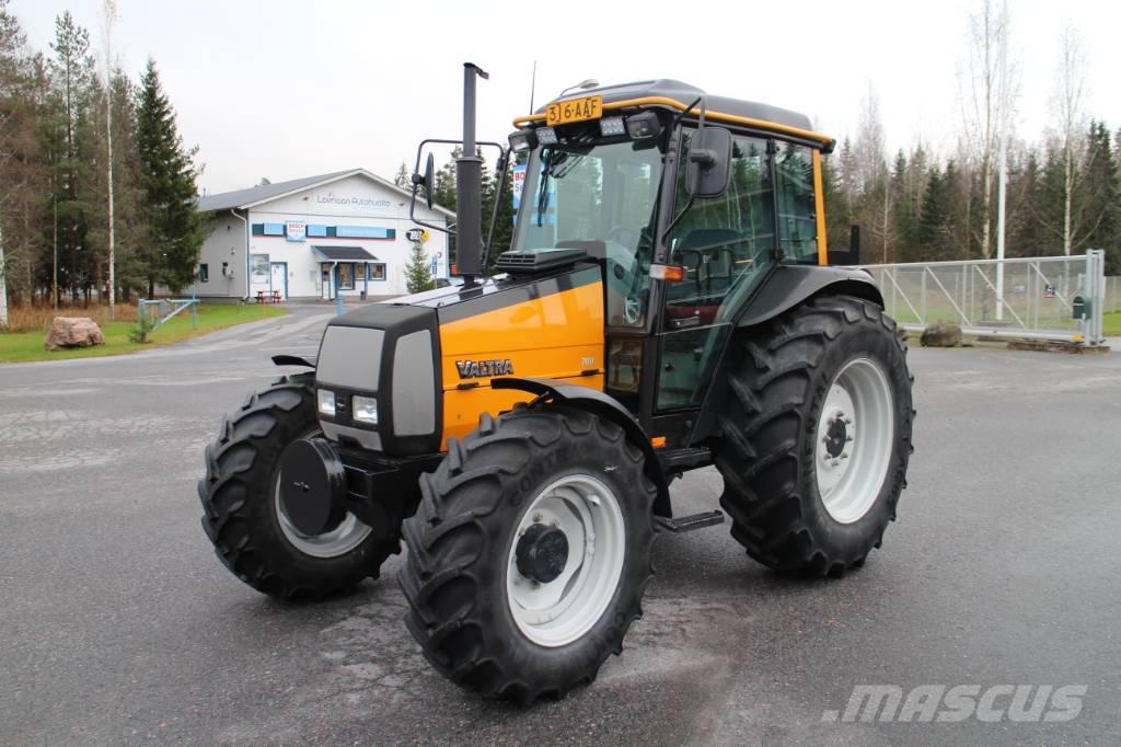 Valtra 700 Traktoriai