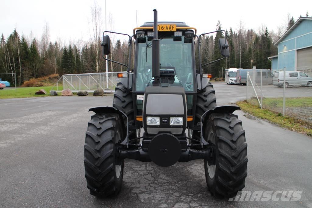Valtra 700 Traktoriai