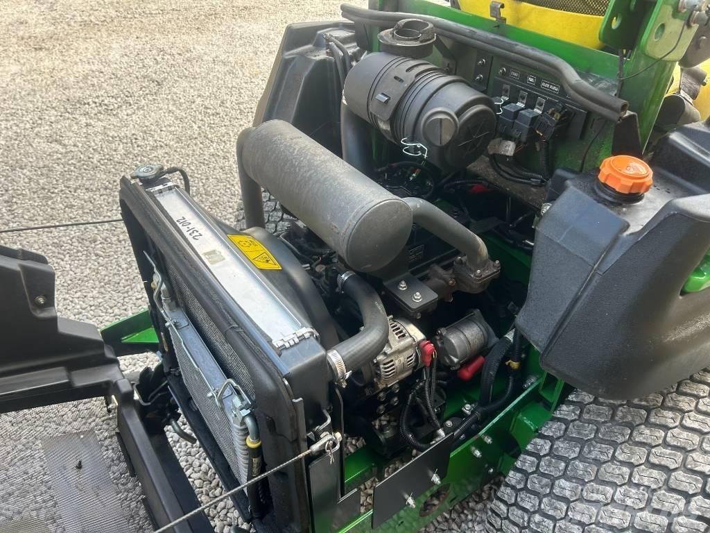 John Deere 997 Žoliapjovės su lankstiniu vairavimo mechanizmu