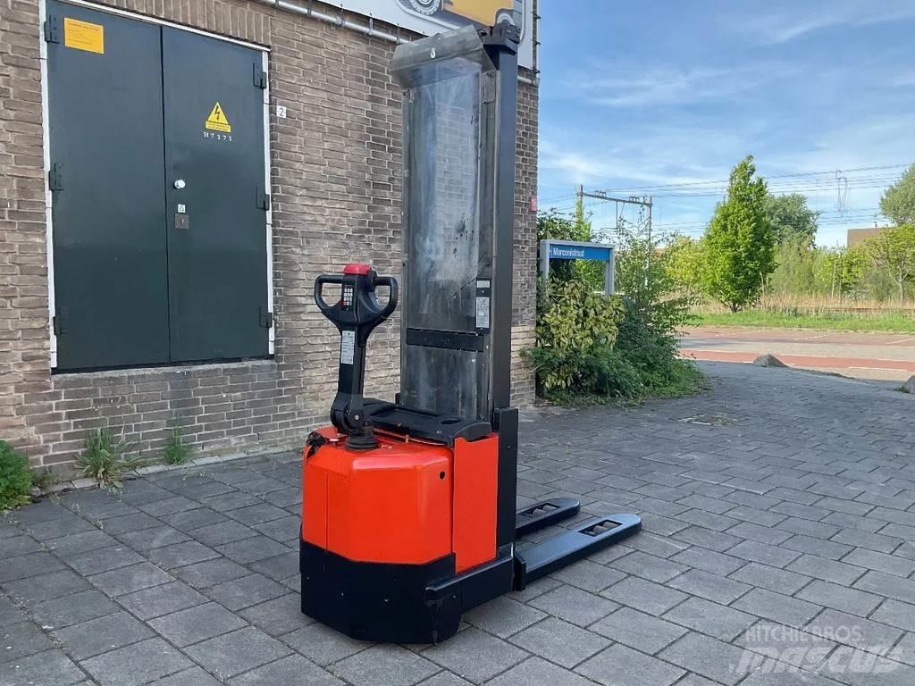 Toyota BT SWE120L Rankiniai vėžimėliai