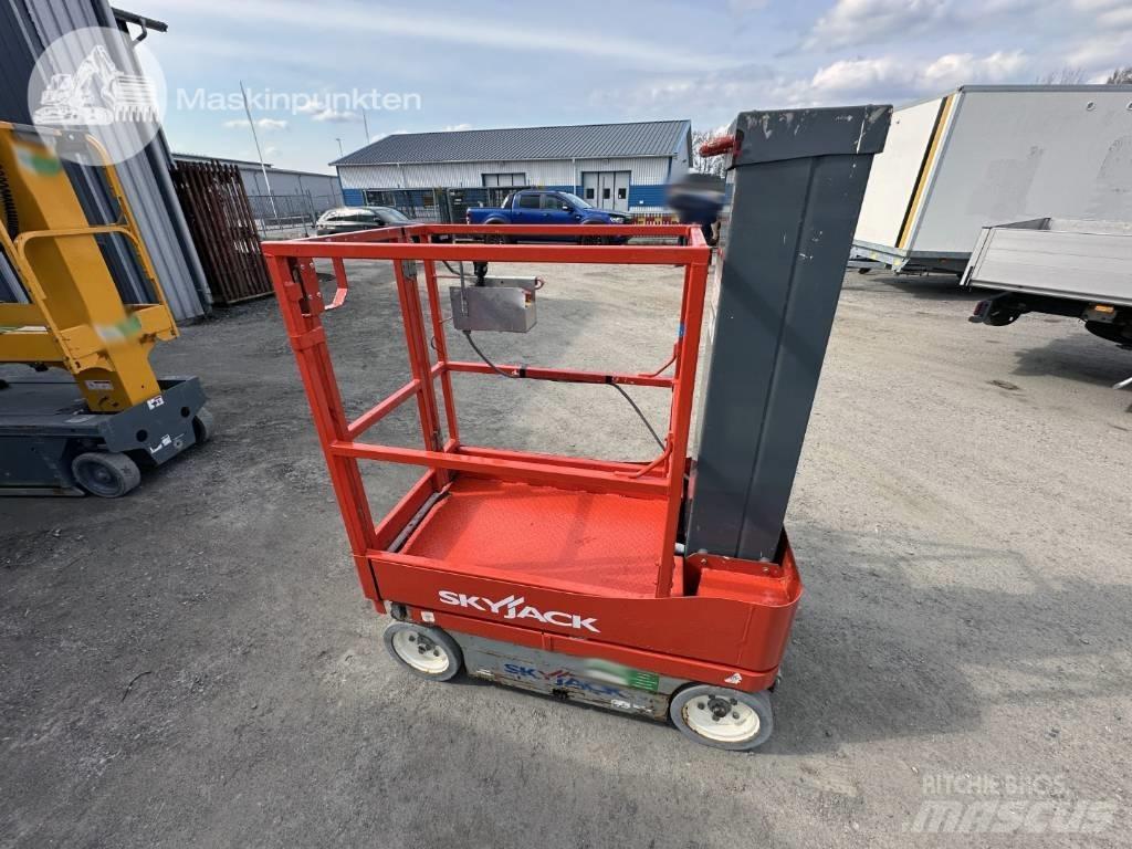 SkyJack SJ 12 Vertikalūs stiebiniai keltuvai