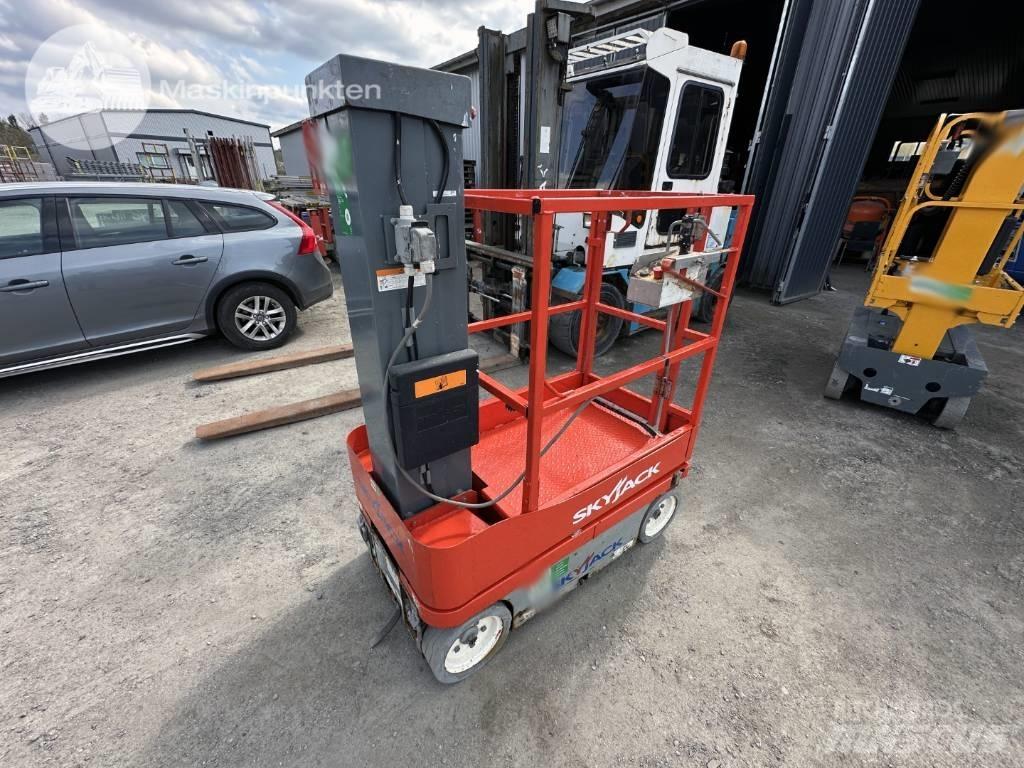 SkyJack SJ 12 Vertikalūs stiebiniai keltuvai