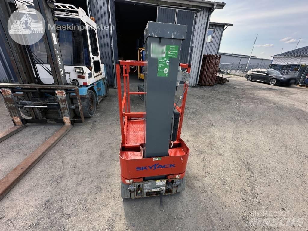 SkyJack SJ 12 Vertikalūs stiebiniai keltuvai