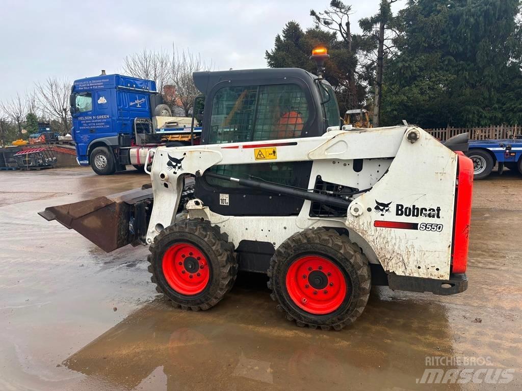Bobcat S550 Krautuvai su šoniniu pasukimu