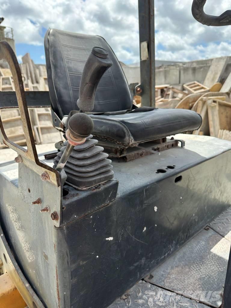 Bomag BW 120 AD-3 Porinių būgnų volai