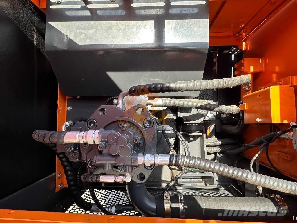 Doosan DX 225 LCA Vikšriniai ekskavatoriai