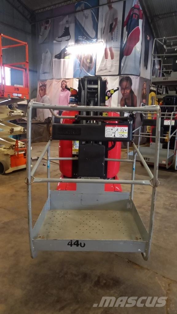 Manitou 100 VJR Vertikalūs stiebiniai keltuvai