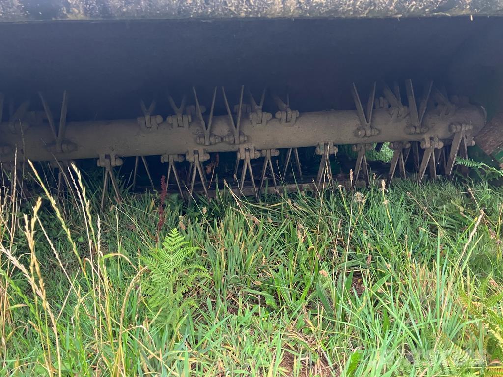 John Deere 1365 Montuojamos ir prikabinamos šienapjovės