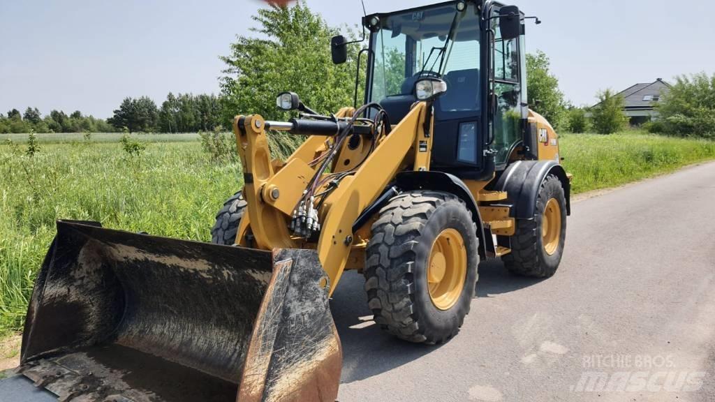 CAT 908M Naudoti ratiniai krautuvai