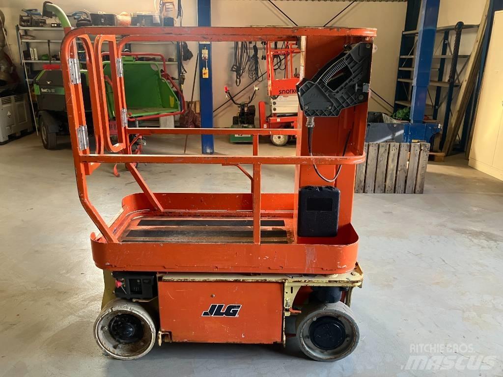 JLG 1230 ES Vertikalūs stiebiniai keltuvai