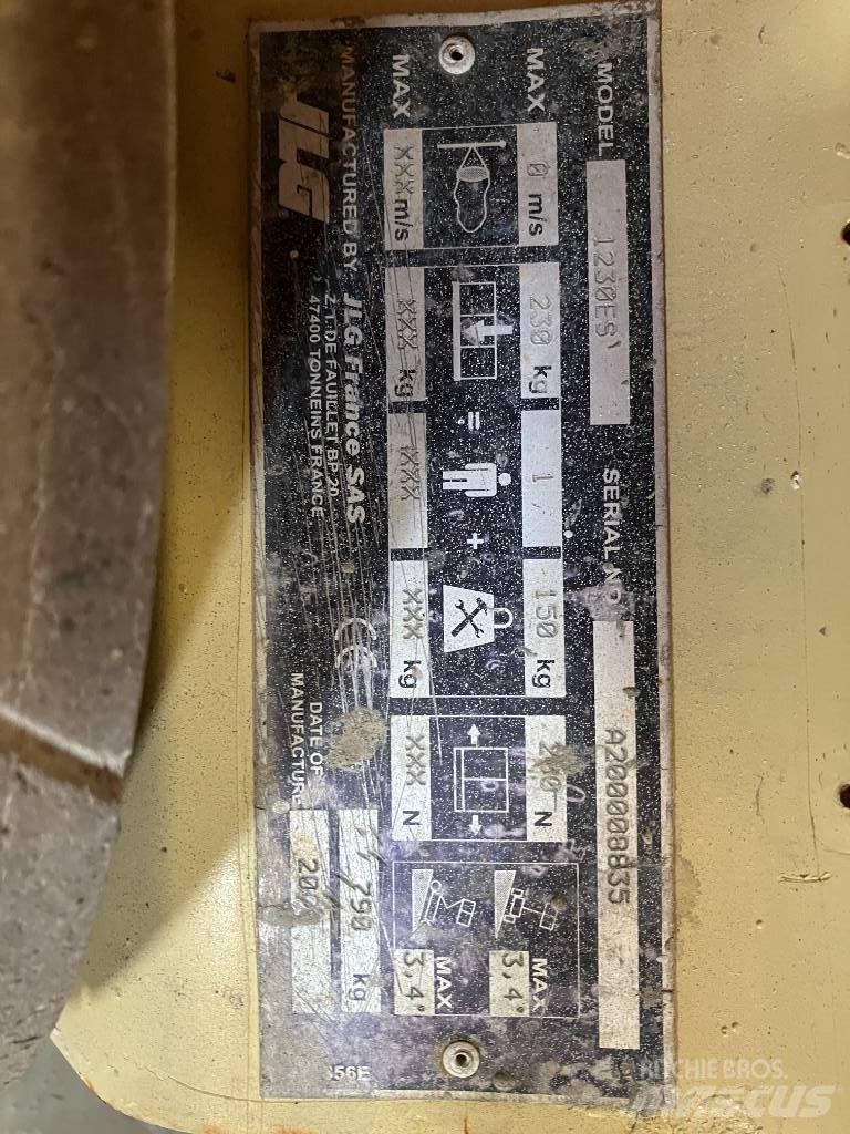 JLG 1230 ES Vertikalūs stiebiniai keltuvai