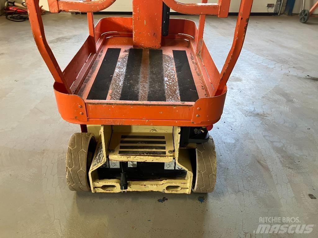 JLG 1230 ES Vertikalūs stiebiniai keltuvai