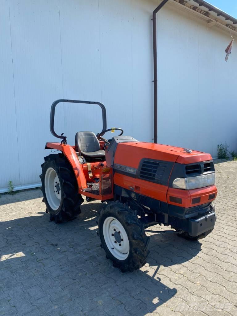 Kubota GL260 Naudoti kompaktiški traktoriai