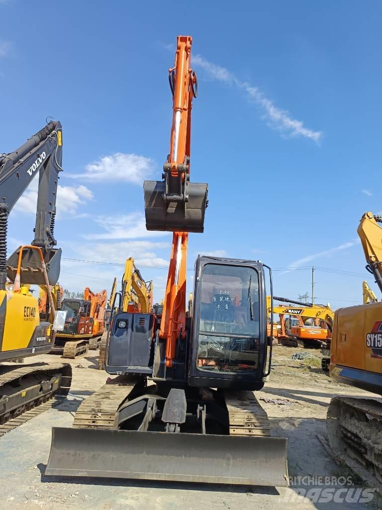Hitachi ZX 75 Vidutinės galios ekskavatoriai 7-12 t