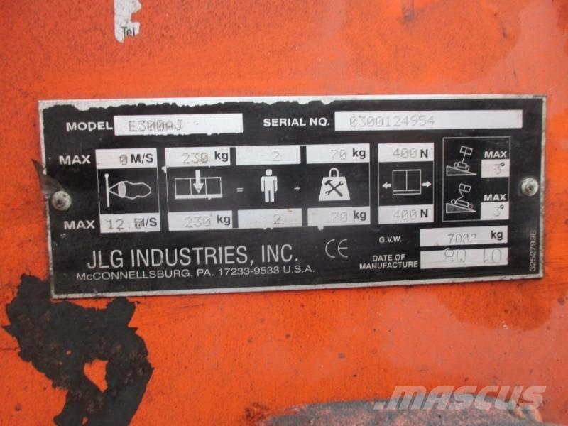 JLG E 300 AJ Alkūniniai keltuvai