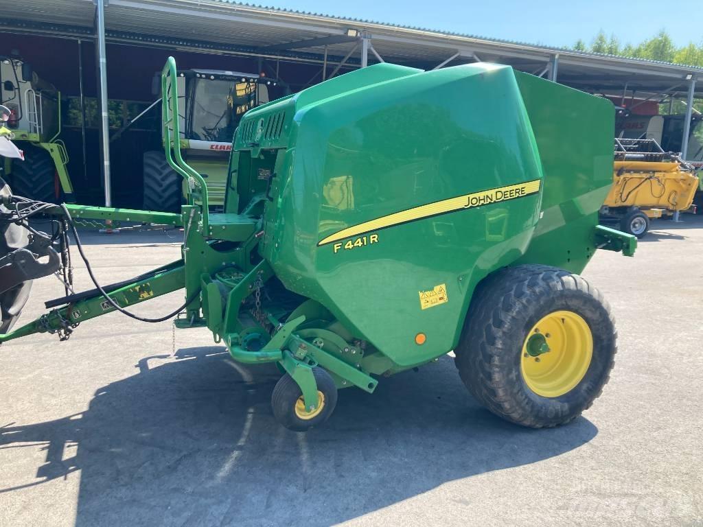 John Deere F441R Ritinių presai