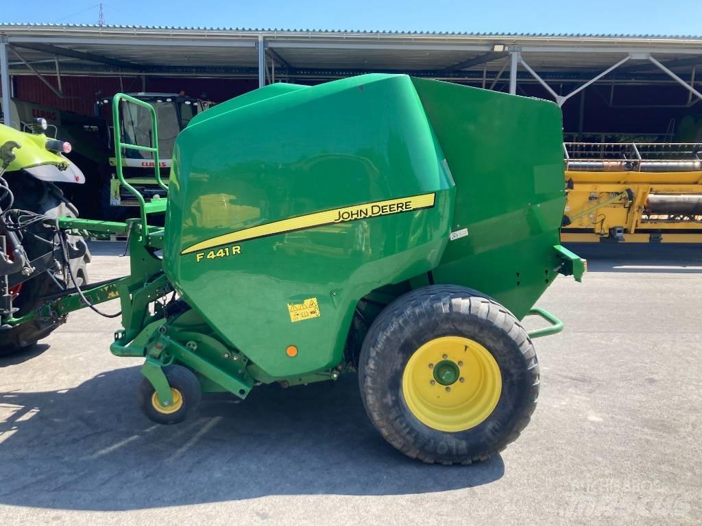 John Deere F441R Ritinių presai