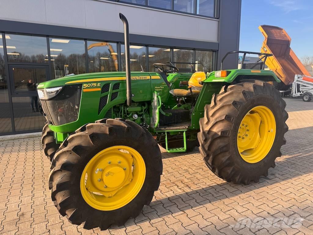 John Deere 5075 E Traktoriai