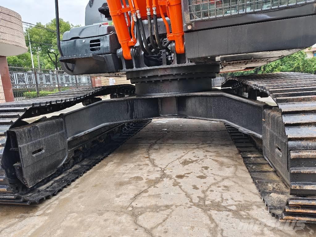 Hitachi ZX 200 Vikšriniai ekskavatoriai