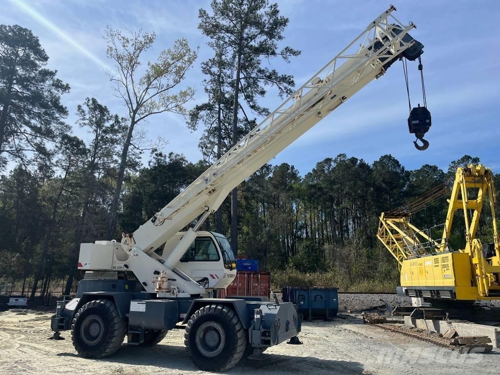 Terex RT 230-1 Neapdoroto reljefo kranai