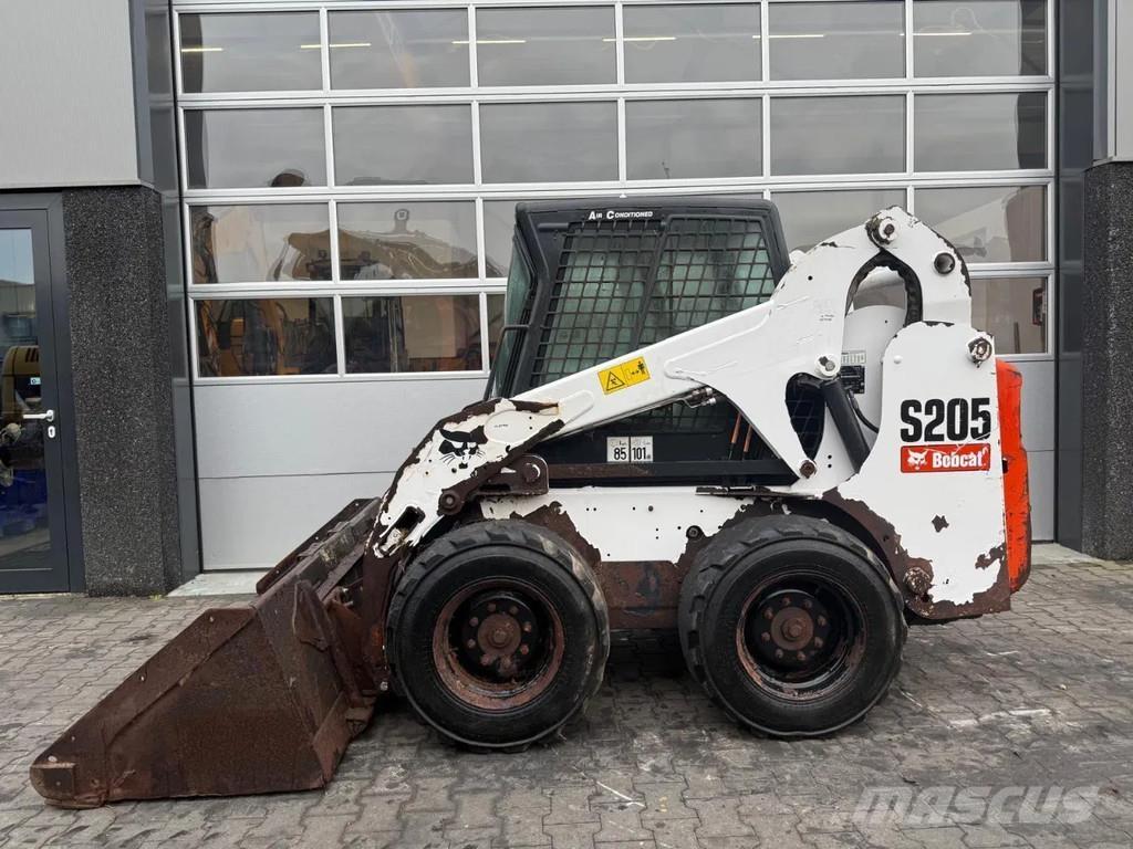 Bobcat S205 Krautuvai su šoniniu pasukimu