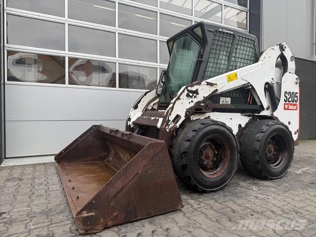 Bobcat S205 Krautuvai su šoniniu pasukimu
