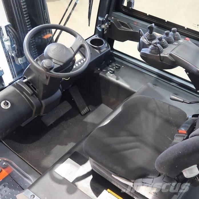 Toyota 8FBMT30 Elektriniai šakiniai krautuvai