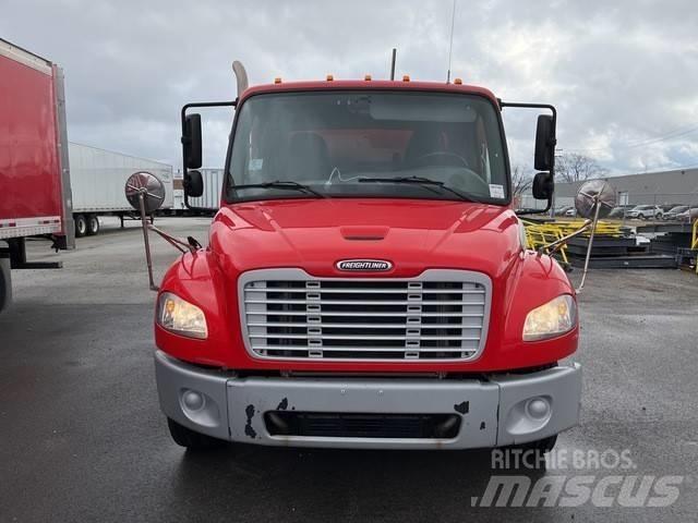 Freightliner M2 106 Gėrimų tiekimo sunkvežimiai