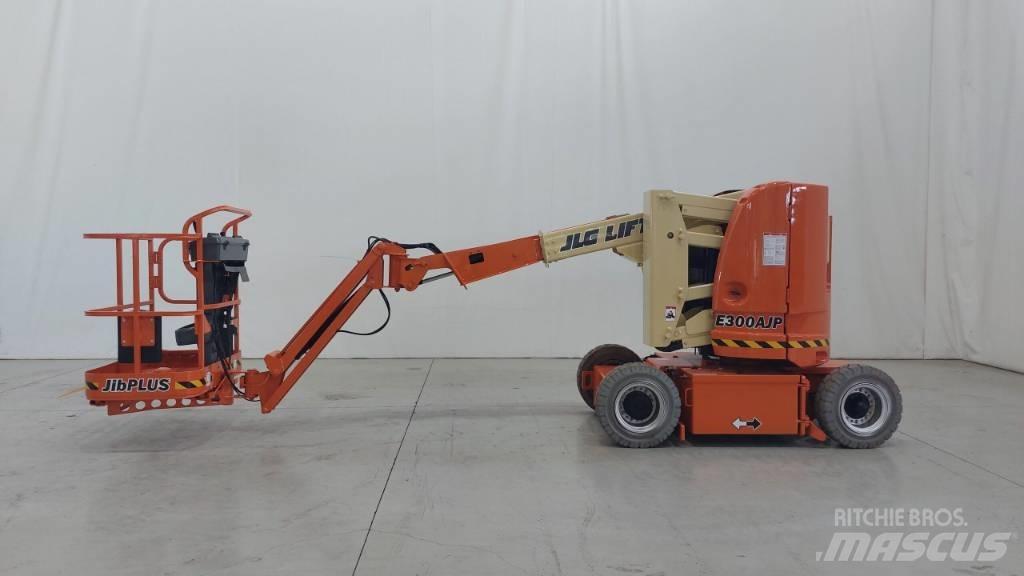 JLG E300AJP Alkūniniai keltuvai