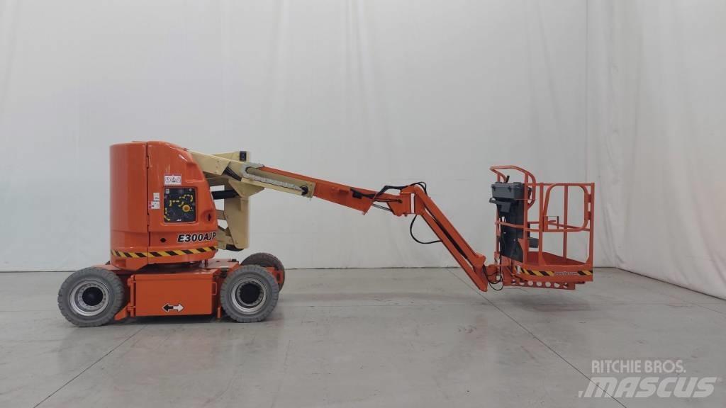 JLG E300AJP Alkūniniai keltuvai