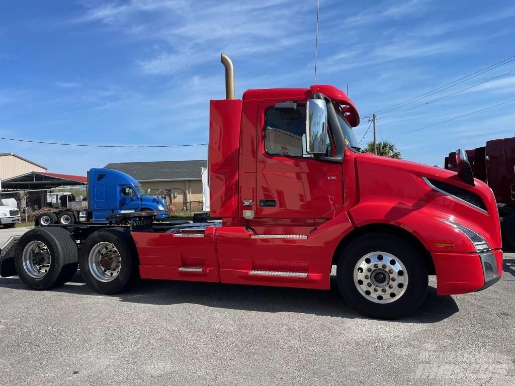 Volvo VNL64T300 Naudoti vilkikai