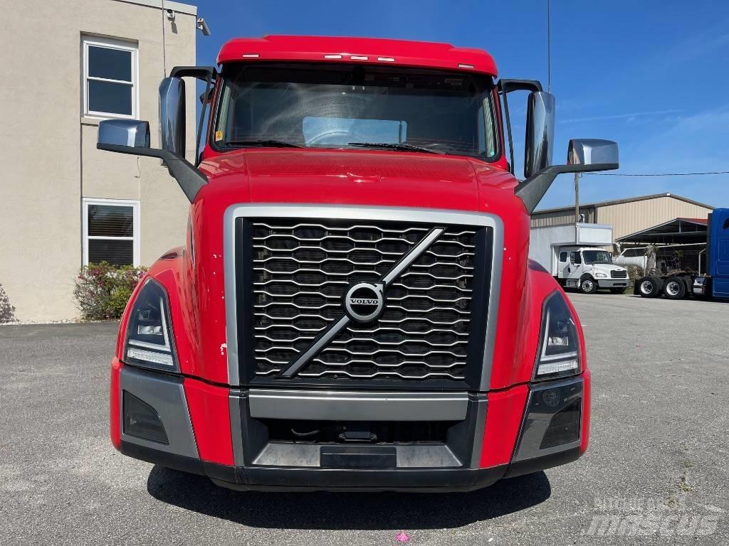 Volvo VNL64T300 Naudoti vilkikai