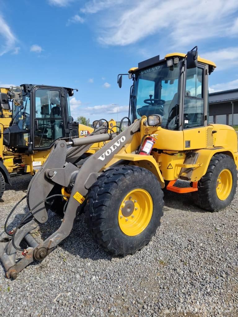Volvo L 30 G Naudoti ratiniai krautuvai