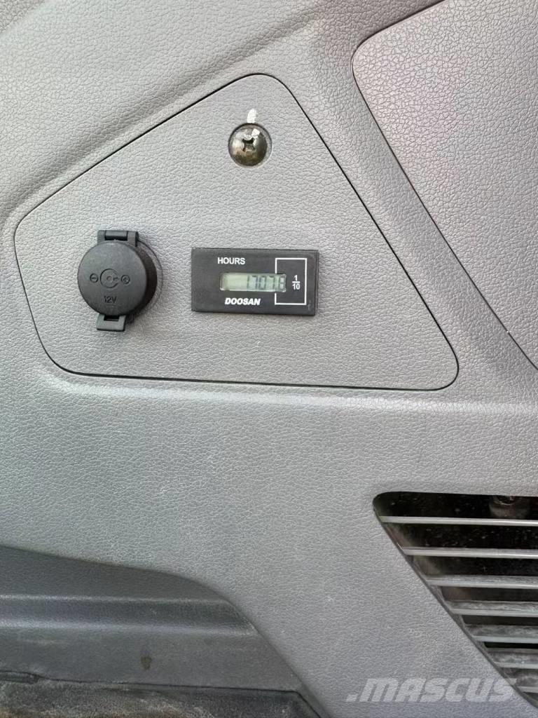 Doosan DX 60 Vikšriniai ekskavatoriai