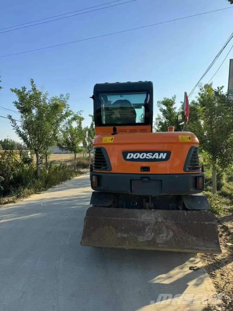 Doosan DX 60 Vikšriniai ekskavatoriai
