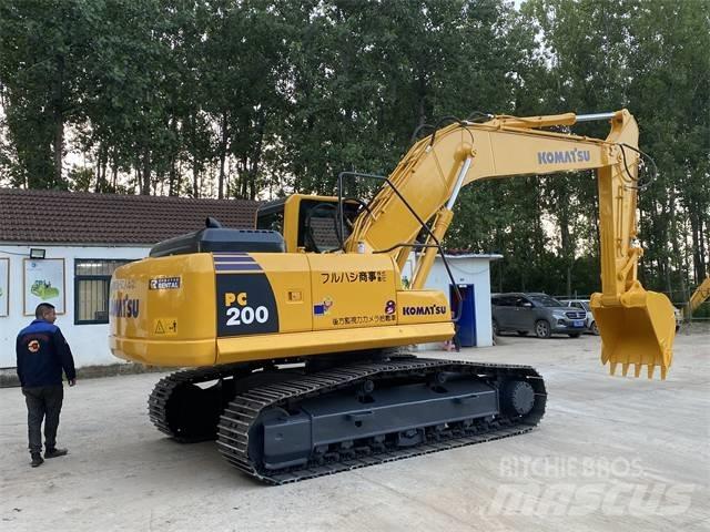Komatsu PC200-8 Vikšriniai ekskavatoriai