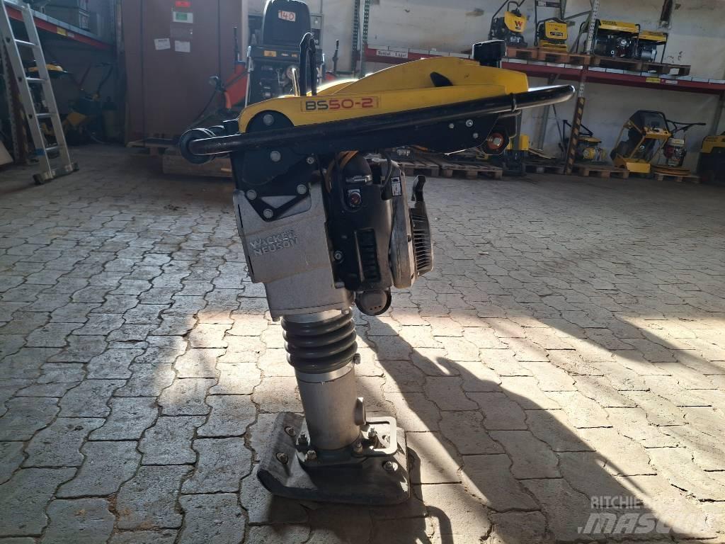 Wacker Neuson BS50-2 Plūktuvai