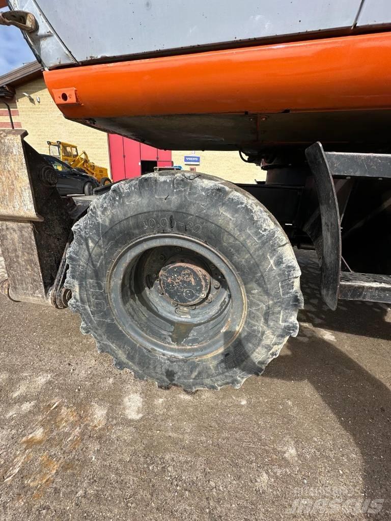 Hitachi EX 165 Ratiniai ekskavatoriai