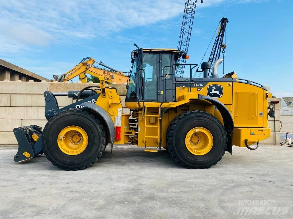 John Deere 824p Naudoti ratiniai krautuvai
