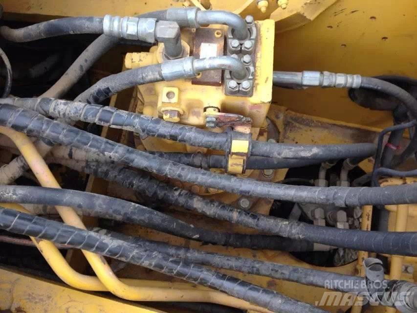Komatsu pc220-7 Vikšriniai ekskavatoriai