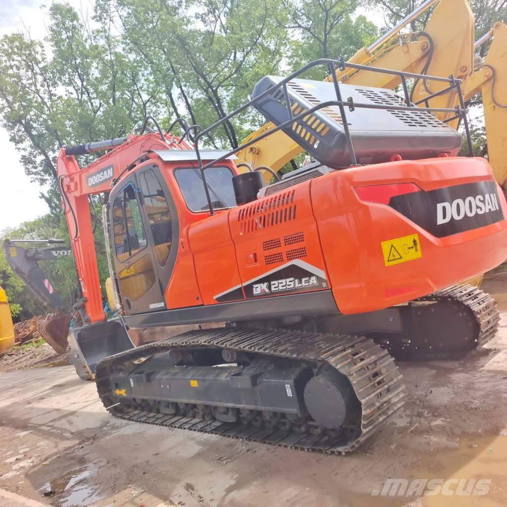 Doosan DX 225 LCA Vikšriniai ekskavatoriai