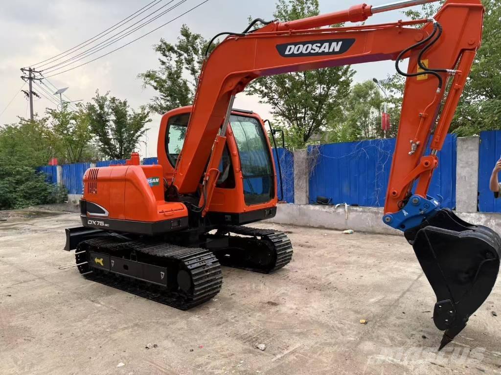 Doosan DX 75 Vikšriniai ekskavatoriai