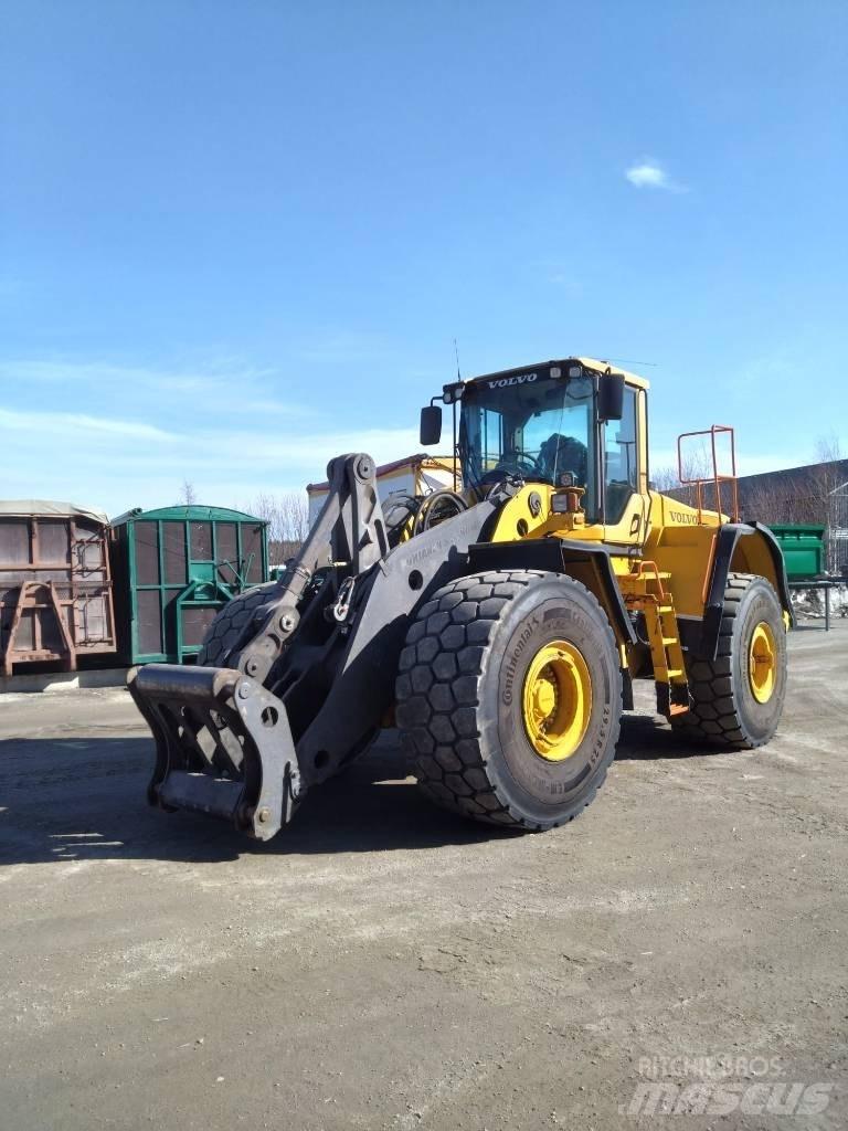 Volvo L 220 F Naudoti ratiniai krautuvai