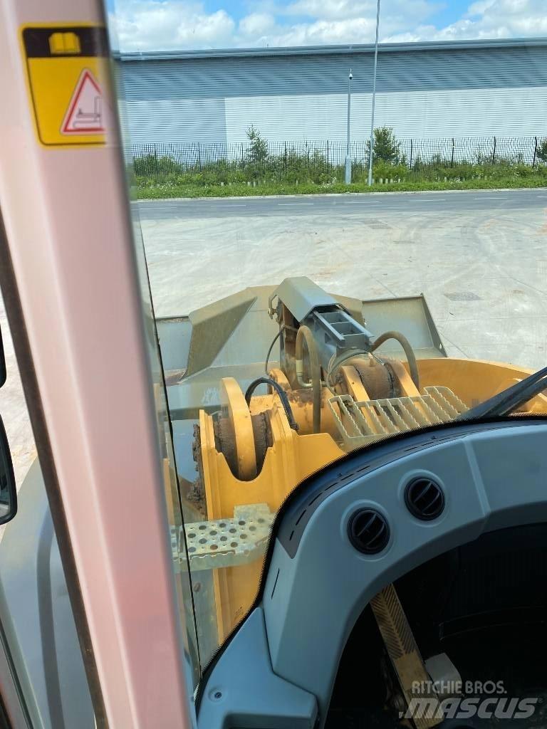 Liebherr L 576 Naudoti ratiniai krautuvai