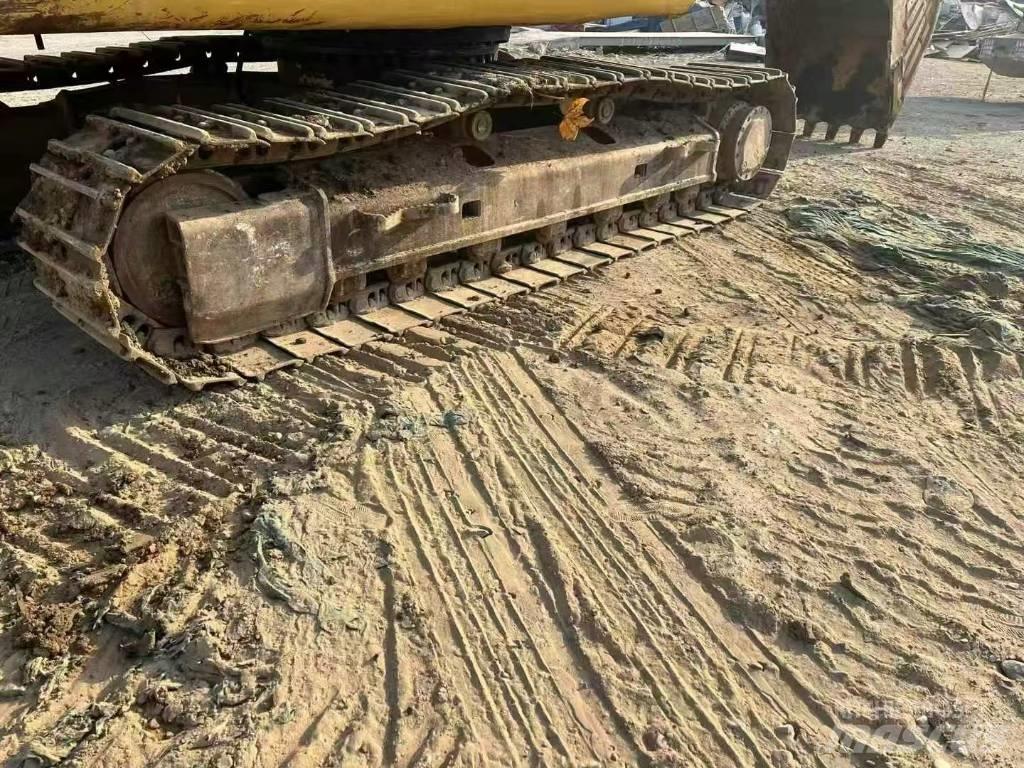CAT 320 D2 Vikšriniai ekskavatoriai