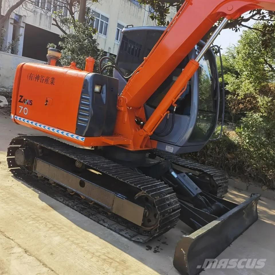 Hitachi ZX70 Vidutinės galios ekskavatoriai 7-12 t