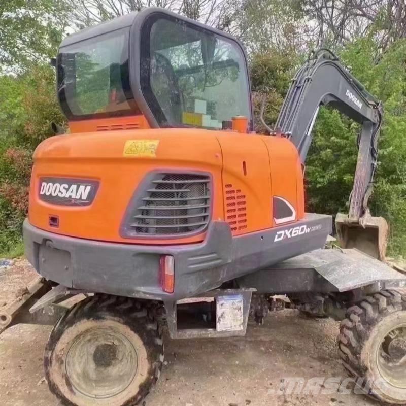 Doosan DX60W Ratiniai ekskavatoriai