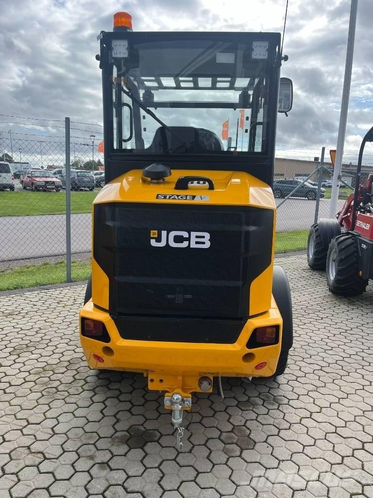 JCB 403 Agri Plus Krautuvai su šoniniu pasukimu