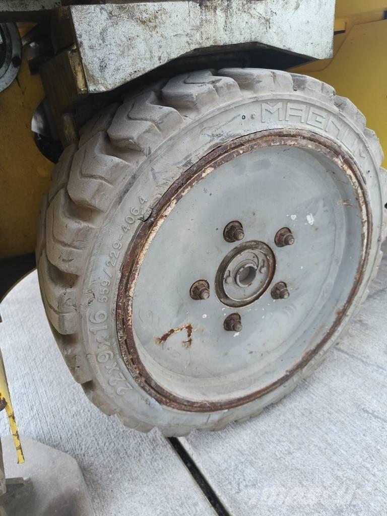 PB PB 225-12 ES Žirkliniai keltuvai